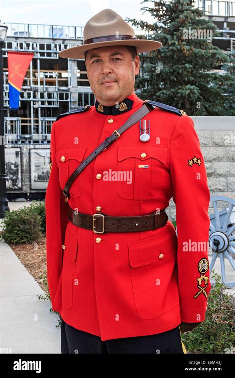 Rcmp Uniform : Rcmp Officer Uniform High Resolution Stock Photography and ... - The on duty ...