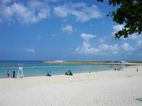 File:Ginowan Tropical Beach.JPG - Wikimedia Commons