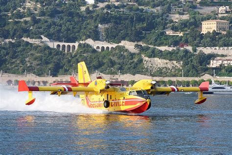 Super Scooper -- Firefighting Water Bomber in Villefranche-sur-Mer ...