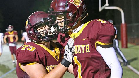 Weymouth High gets late touchdown to seal win over Hingham, 33-21