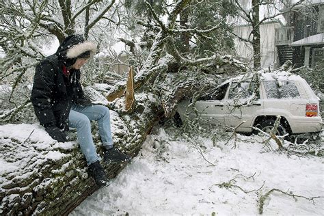 Oregon winter storm cancels school, closes roads, cuts power | HeraldNet.com