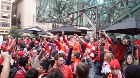 Chelsea fan enters pub full of Liverpool fans - Melbourne 2013 LFC Tour ...