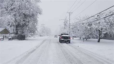 I-5 southbound closes, Eugene declares ice and snow emergency