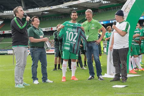 Bilder vom Tag der Fans bei Werder Bremen: Vorstellung der Mannschaft ...