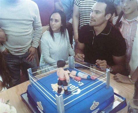 Juan Manuel Marquez enjoys his retirement with a savage cake. : r ...