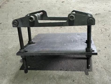 Rectangular Mild Steel Rectangle Gearbox Mounting Bracket, For ...