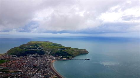 Llandudno & the Great Orme. : r/britpics