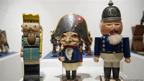 A brief history of the nutcracker doll – DW – 12/01/2021