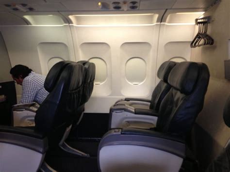 United Airlines Airbus A319-100 Business Class (Domestic First:United First) Cabin Interior P ...