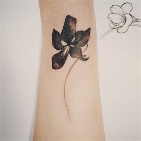 Aggregate more than 71 violet flower tattoo latest - 3tdesign.edu.vn