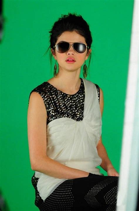 SELENA'S OUTFITS for ''Naturally'' - Selena Gomez Photo (13684378) - Fanpop