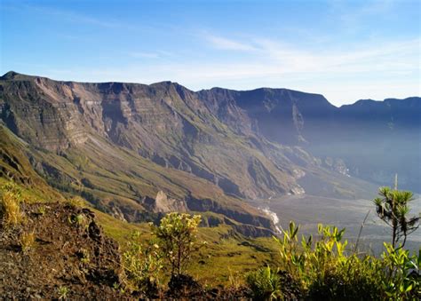 Gunung Tambora. Gunung Paling Bersejarah Dalam Peradaban Umat Manusia - Yuk Piknik