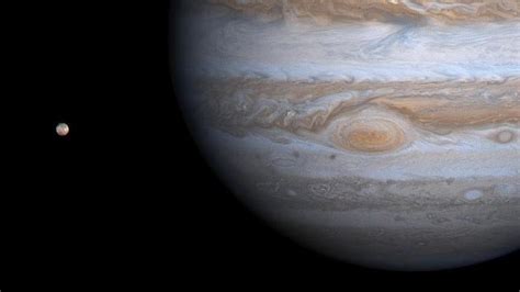 NASA Study Reveals Strange Temperature Patterns in Jupiter's Atmosphere