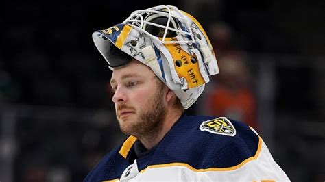 Struggling Sabres goalie Linus Ullmark out 3-4 weeks with right leg injury | CBC Sports