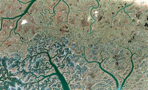 The Natural Fractals of Google Earth - Atlas Obscura