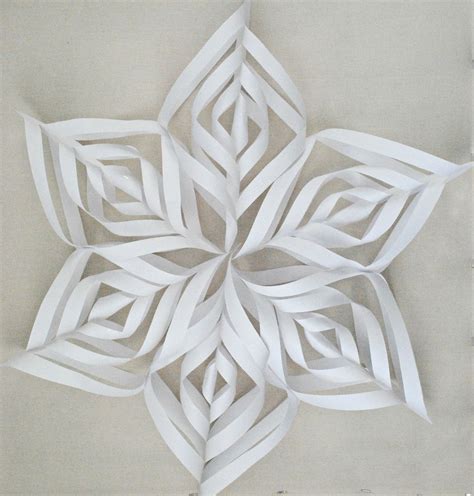 Easy-to-make 3D Snowflakes : Apartment Living Paper Snowflake Template ...