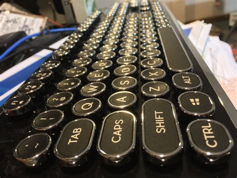 Mechanical typewriter keyboard - lomitrades