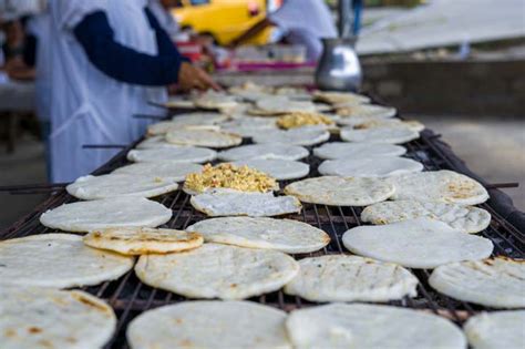 Colombia's Most Popular Street Foods | Pelecanus