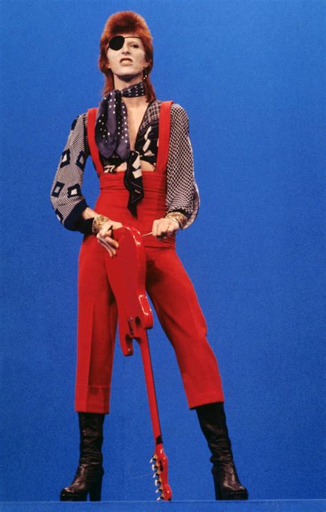 David Bowie: Fashion Icon - Everything Zoomer