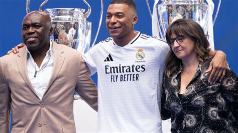 PSG Player's Entourage Used Six-Letter Word to Describe Mbappé's Mom