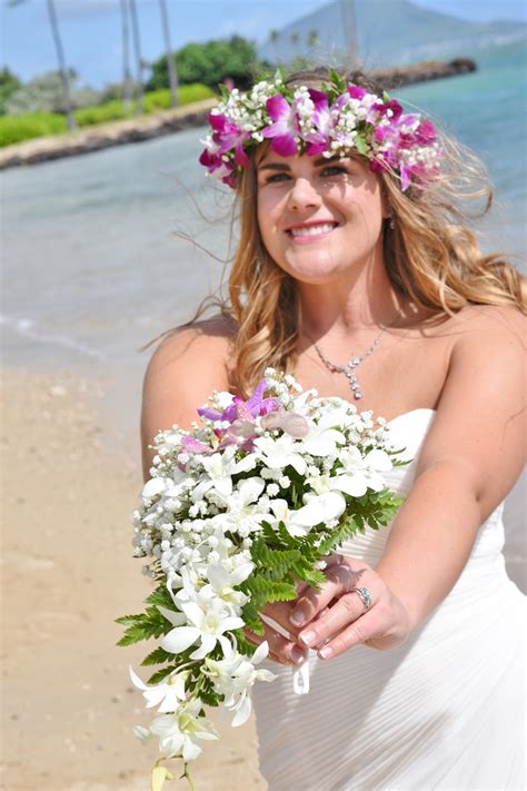 Hawaii Wedding Flowers: Orchid Bouquet & Haku Lei