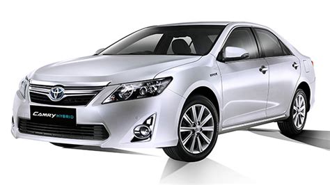 2014 Toyota Camry Hybrid: A Good Excuse For A Little Extra Driving – A Girls Guide to Cars