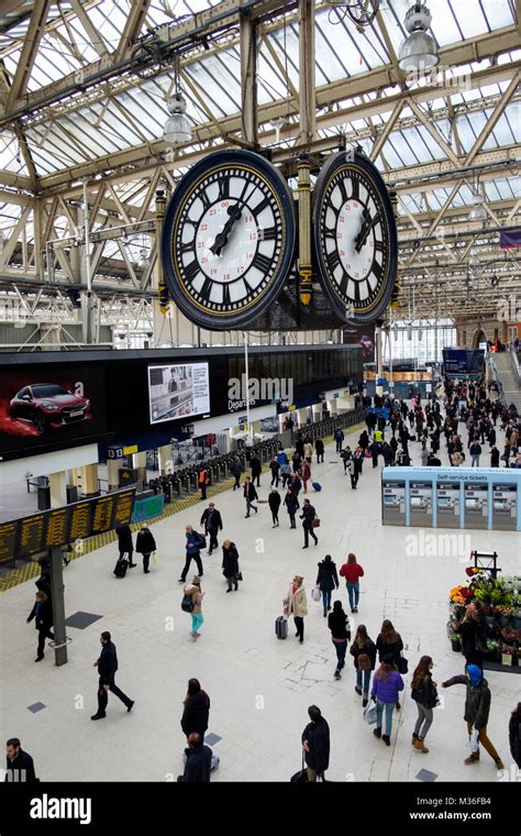 The clock waterloo station hi-res stock photography and images - Alamy