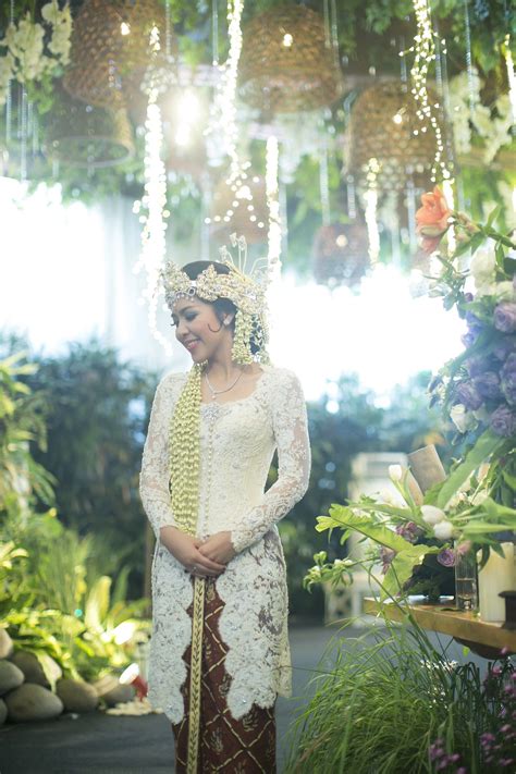 Classic White Sundanese Wedding - DMS_6519 Kebaya Akad Nikah, Kebaya ...