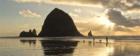 Haystack Rock | Shuttle Oregon