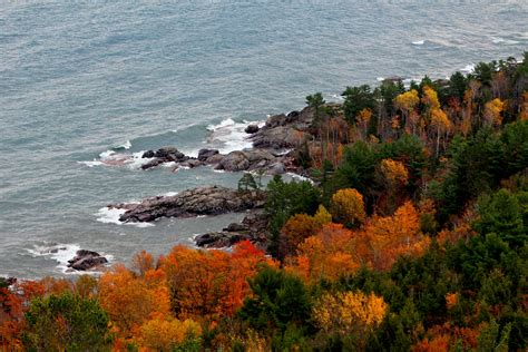 Fall views from the top of Sugarloaf Mountain - Marquette, MI [OC ...