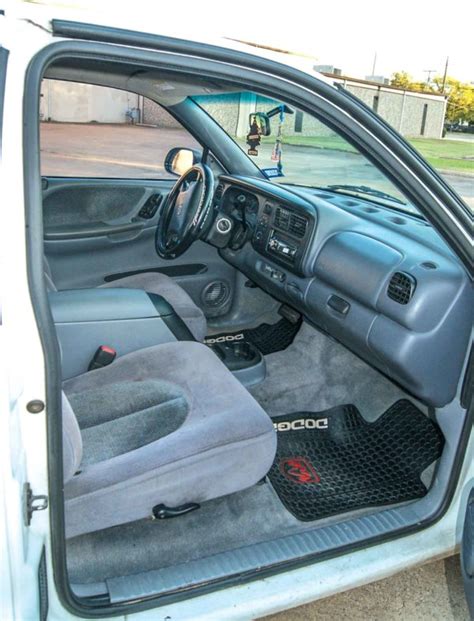 Jesse Estrada 1999 Dodge Dakota Interior - LMC Truck Life