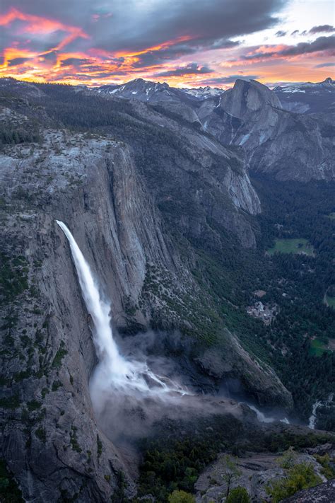 Sunrise over Upper Yosemite Fall & Half Dome, Yosemite National Park [OC][3018x4527] : r/EarthPorn