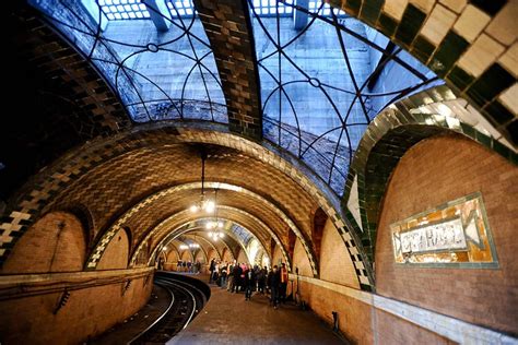 Inside City Hall Station, NYC's Beautiful And Abandoned Subway Station