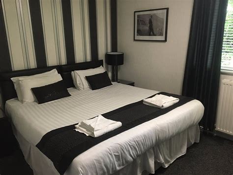 THE BURNSIDE HOTEL - Updated 2024 Prices & Reviews (Rutherglen, Scotland)