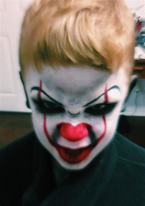 It Pennywise boy Halloween makeup look | Boy halloween makeup, Halloween makeup for kids ...