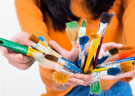 How to Clean Paint Brushes Correctly | Hometalk