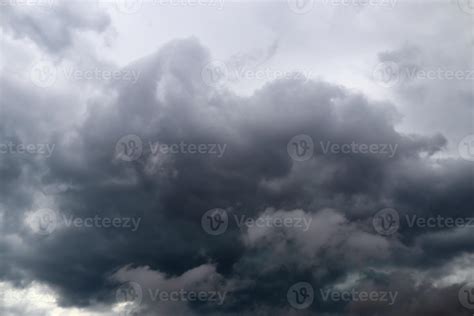 Stunning dark cloud formations right before a thunderstorm 10770576 Stock Photo at Vecteezy