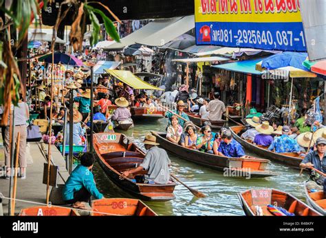 A very busy floating water market in Bangkok Thailand Stock Photo - Alamy