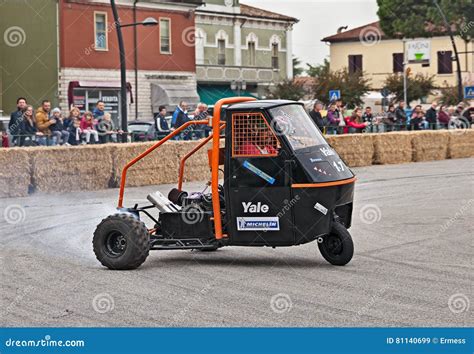 Racing vehicle Ape Piaggio editorial stock image. Image of power - 81140699