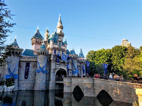 Disneyland vs. Disney World: The Magic Kingdom and Disneyland Park Part ...