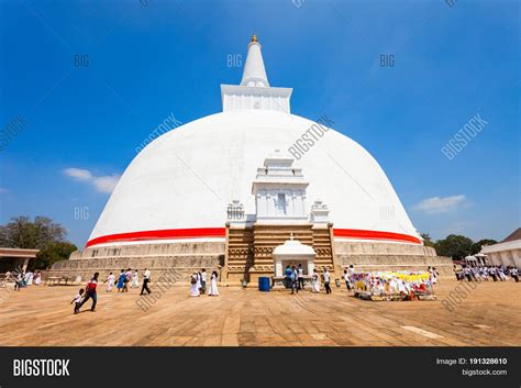 Ruwanwelisaya Stupa Image & Photo (Free Trial) | Bigstock