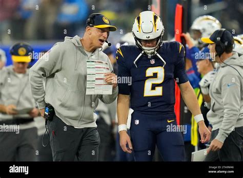 Los Angeles Chargers quarterbacks coach Doug Nussmeier talks with ...