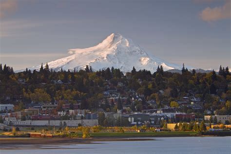 10 Most Beautiful US Towns to Visit in the Fall | Hood river, Hood river oregon, Scenic