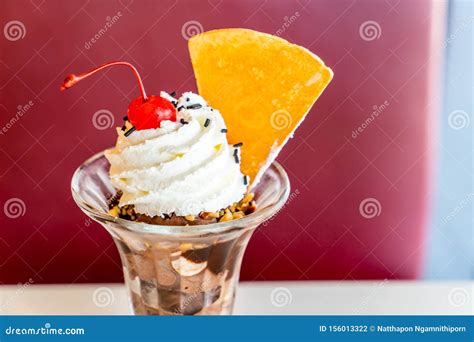 Chocolate sundae ice-cream stock photo. Image of gelato - 156013322