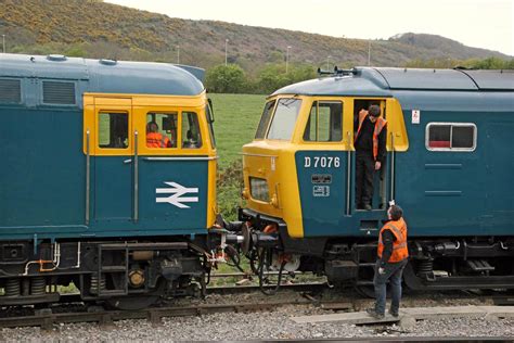 CLASSIC 1960s BRITISH RAILWAYS MAIN LINE EXPRESS DIESEL LOCOMOTIVE ARRIVES TO MAKE HISTORY ...