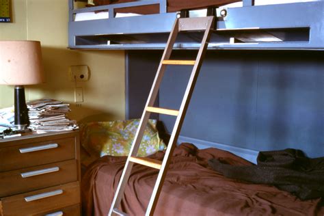 File:SS Stevens room view 04 bunk beds ladder.jpg - Wikimedia Commons