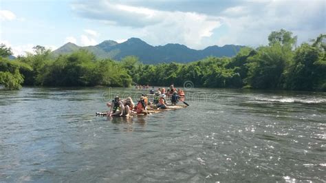 Rafting in Khwai river editorial photography. Image of boating - 183287887