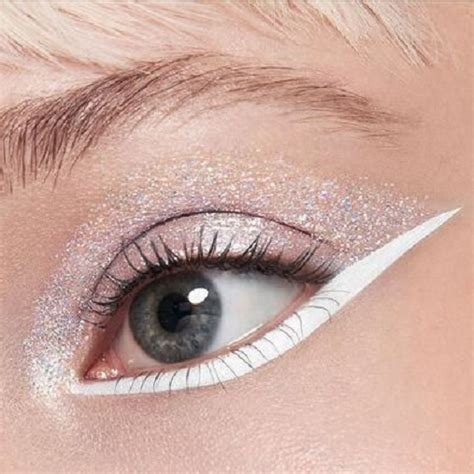 White Eyeshadow Looks With Glitter (13 Party Ready)