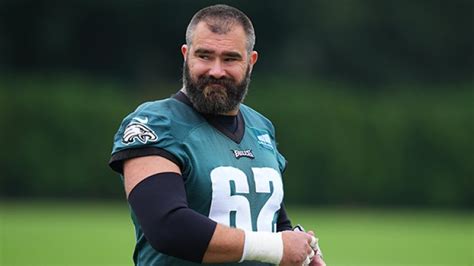 Jason Kelce Has Fun Playing With Daughters at Pro Bowl Practice ...