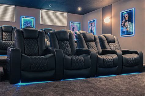 Pros and Cons of Leather Entertainment Room Recliners